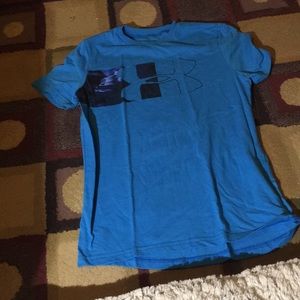 Under armor boy short sleeve shirt